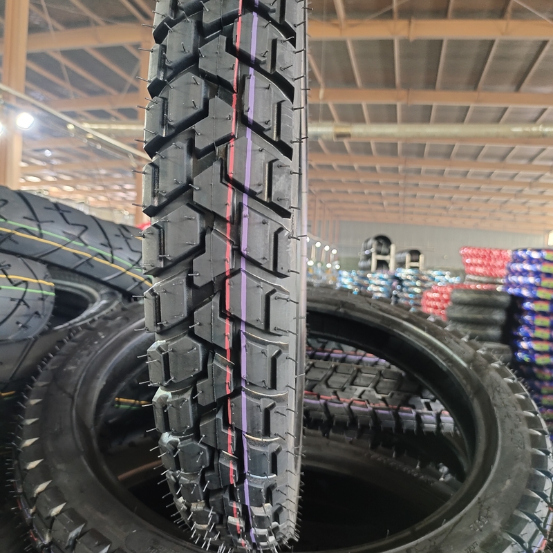 最高評価 275×18 300×18 90/90-18 モーターサイクルのタイヤ 150km/h 速度 6PR/8PR