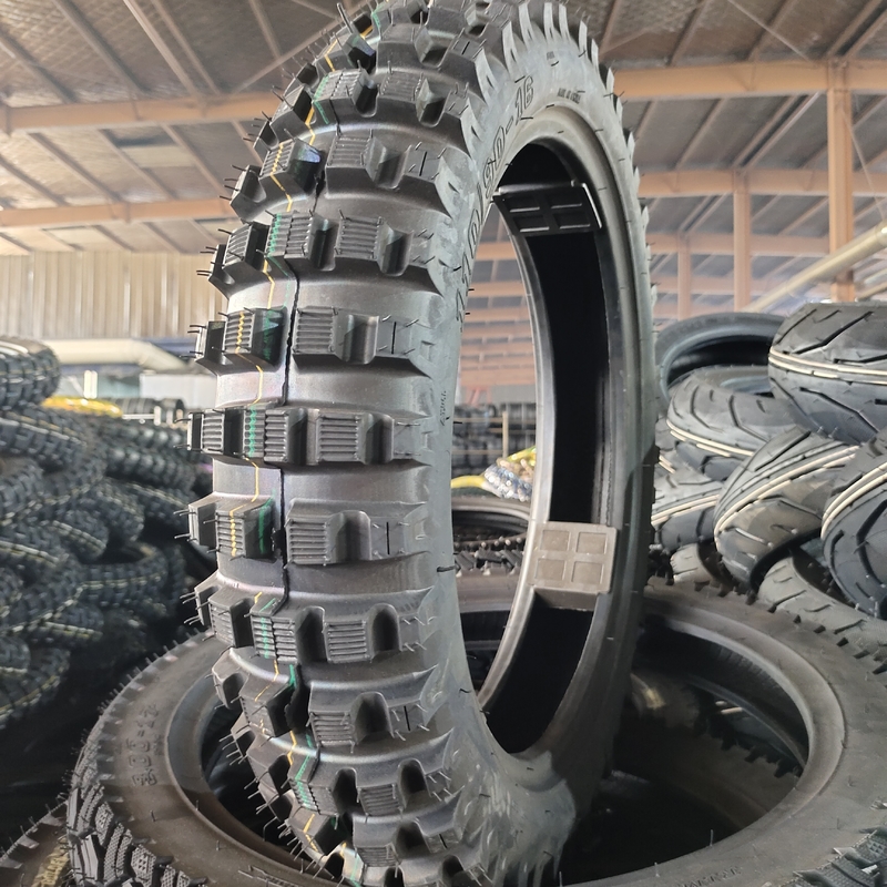 110/90-16 モーターサイクルのタイヤ mrf 110 90 16 中東の買い手向け 35%-45% ゴム含有量