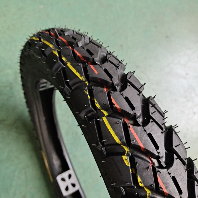 ゴムモーターサイクルの車輪 タイヤ2.75-18と生産能力は1日5000pcs