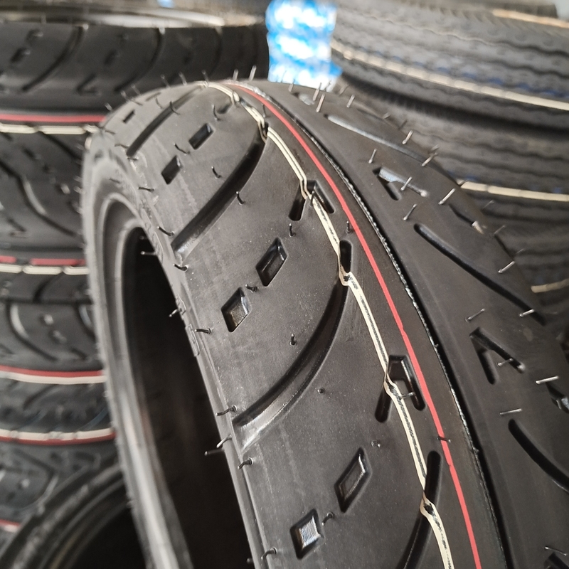 トップ 120-70-12 120x70x12 120 70 12 35%~45%ゴム含有度のスクーター用チューブレスタイヤ