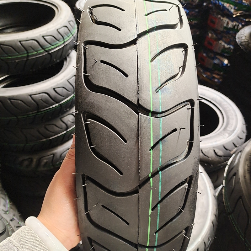 生産容量1日5000個 13インチチューブレス 130/70-13 モーターサイクルのタイヤ