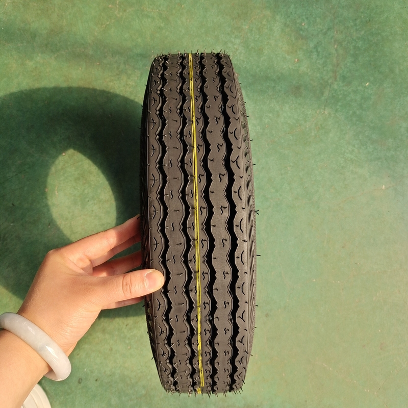 CEAT タイヤ MRF 4008 バジャージュ タイヤ トゥック トゥック タイヤ 4.00-8 重荷用の完璧な選択