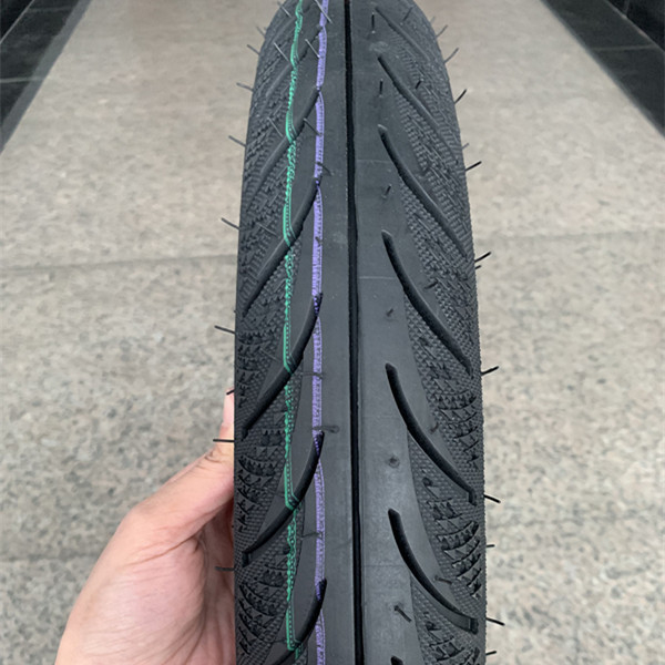 アフリカ市場向けモーターサイクルのタイヤのゴム含有量35~55%
