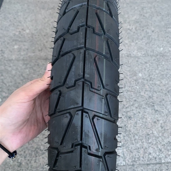 20000 KM 寿命 90/90-18 毎日5000台生産能力を持つオートバイタイヤ