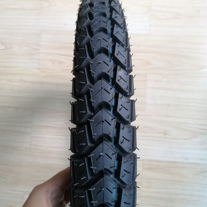 耐久性のあるモーターサイクルのタイヤ2.75-17 20000 KM の使用寿命と耐久性のあるタイヤケース