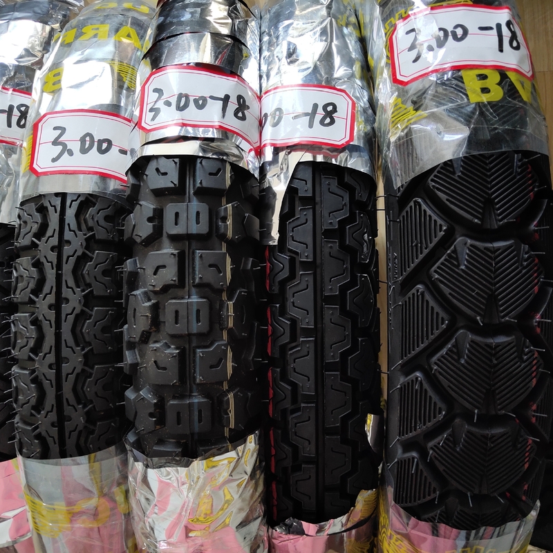 モーターサイクルのタイヤとチューブ 3.00-18 天然ゴムチューブ 生産容量1日5000個