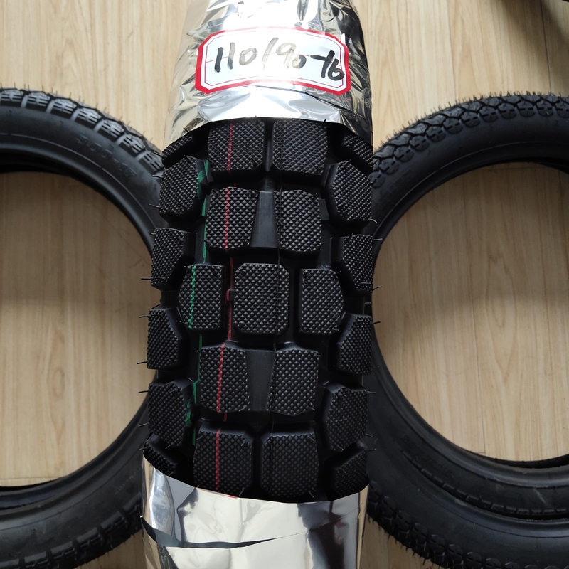 高容量 110/90-16 モーターサイクルのタイヤ 日産 10000 pcs